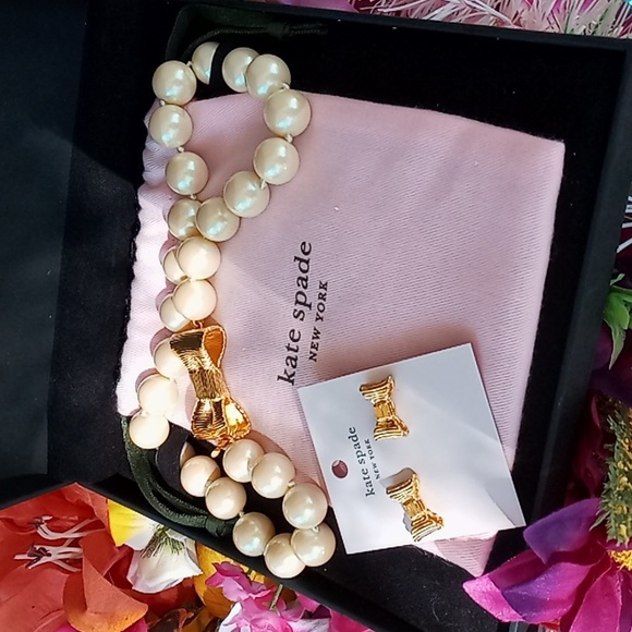 Kate Spade "All Wrapped up" Pearls Short necklace and Bow Earrings Set - Picture 5 of 5
